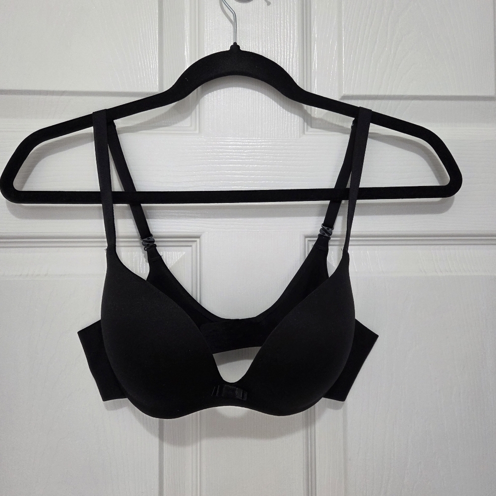 Victoria's Secret Plunge Push Up Smooth Underwire Black Bra Size 34B